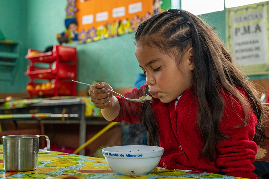 Corporación y Fundación Favorita se unen al proyecto de comidas escolares del Programa Mundial de Alimentos