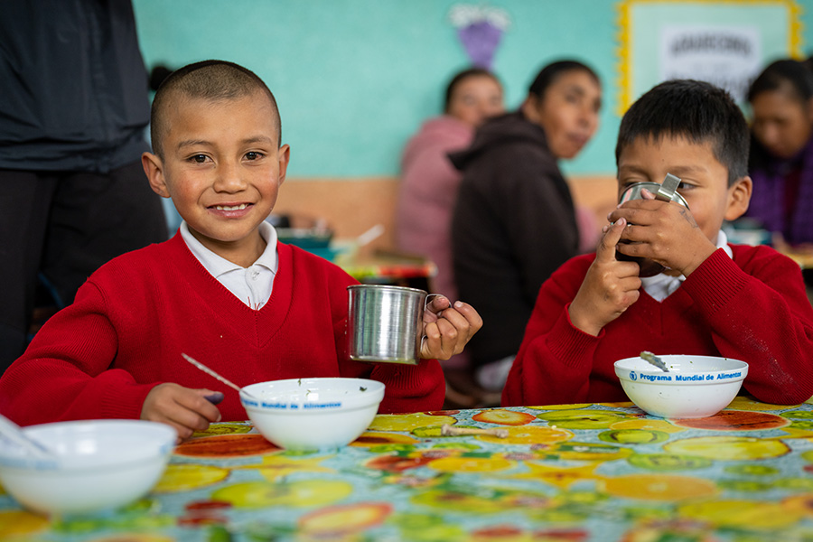 Corporación y Fundación Favorita se unen al proyecto de comidas escolares del Programa Mundial de Alimentos